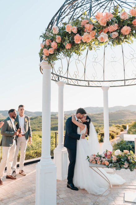 Fotógrafo de bodas naturales en Málaga capturando una destination wedding en Hotel Cortijo Bravo, Vélez