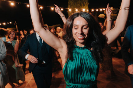 Fotógrafo de bodas naturales en Málaga capturando una destination wedding en Hotel Cortijo Bravo, Vélez