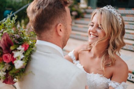 Wedding couple walking at Hacienda Villa Luisa in Seville