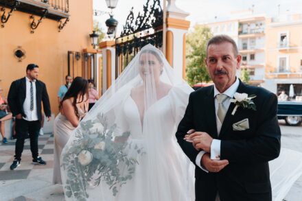 Bride arriving at the church with her father before the wedding ceremony in Seville